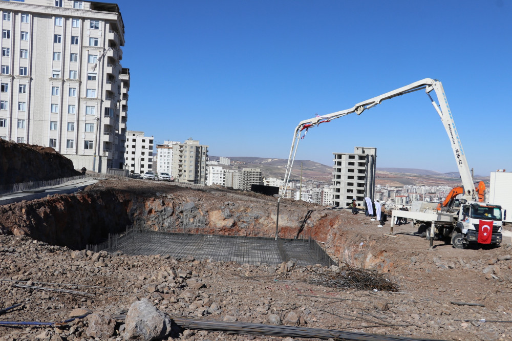 Karaköprü'ye 6 bin metrekarelik kapalı yüzme havuzu yapılıyor