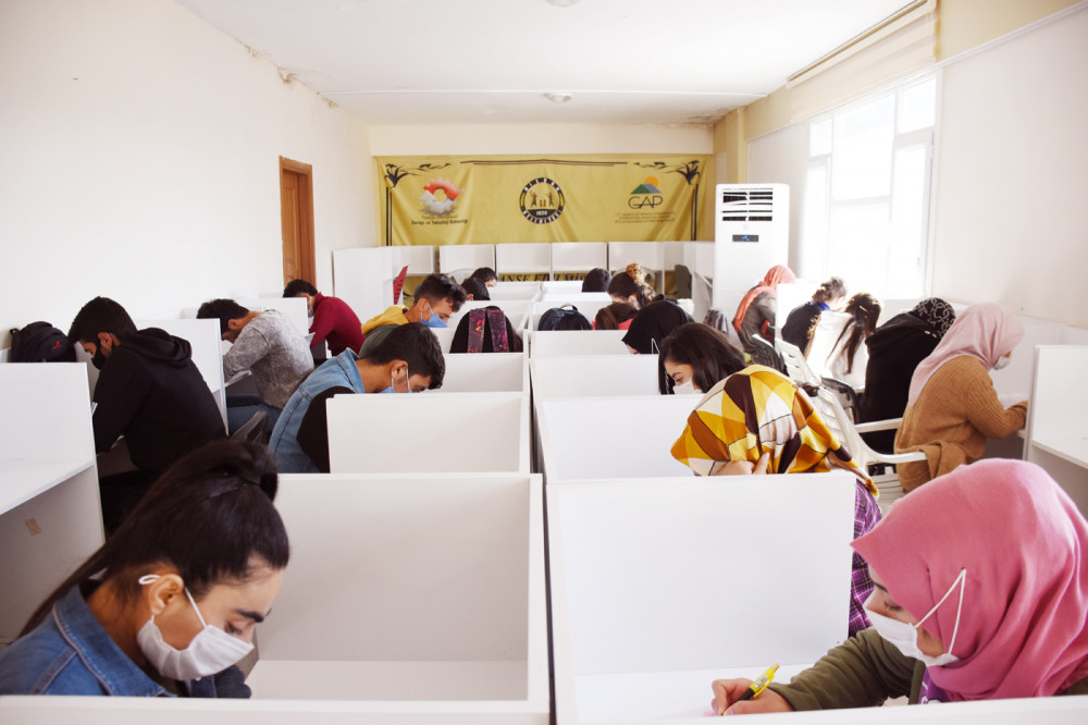 Hilvan bilgi evi gençleri ağırlıyor