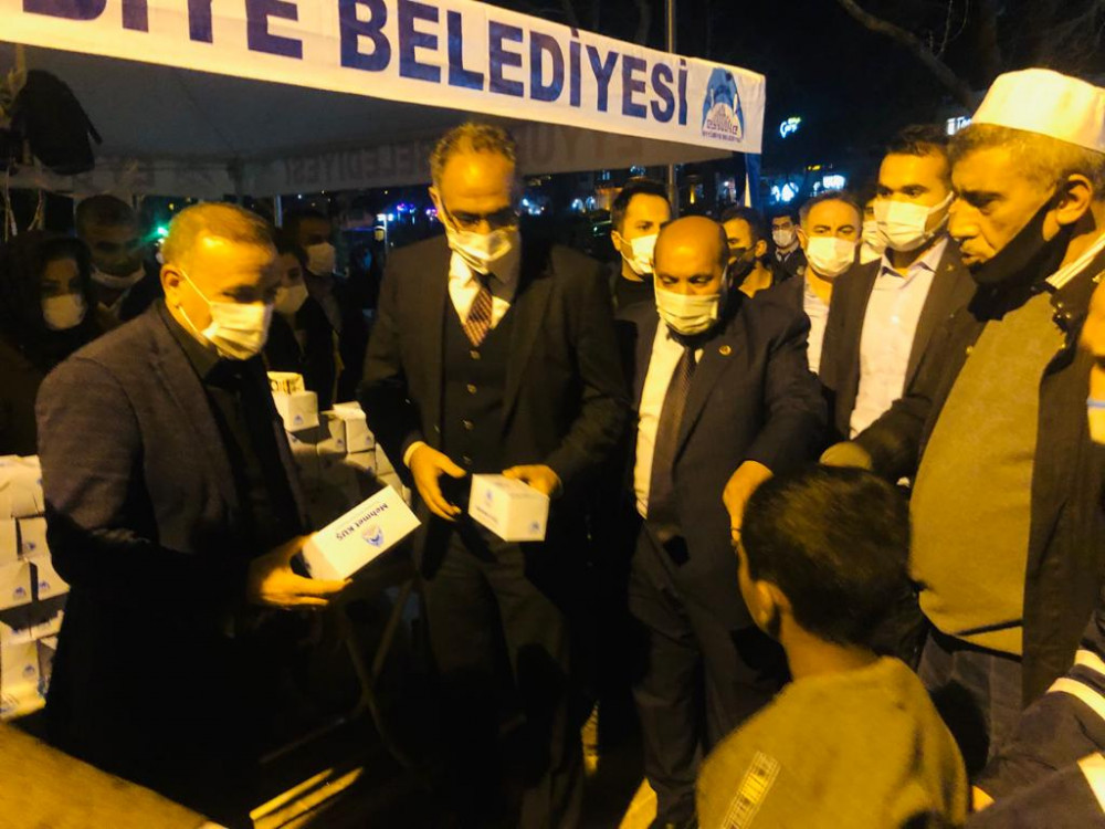 Vatandaşa kandil simidi dağıttılar