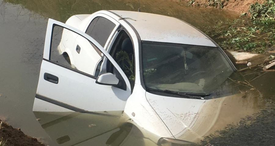 Urfa’da otomobil sulama kanalına uçtu