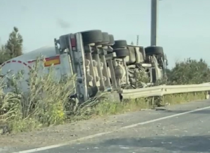 Şanlıurfa'da feci kaza: TIR karşı şeride geçti