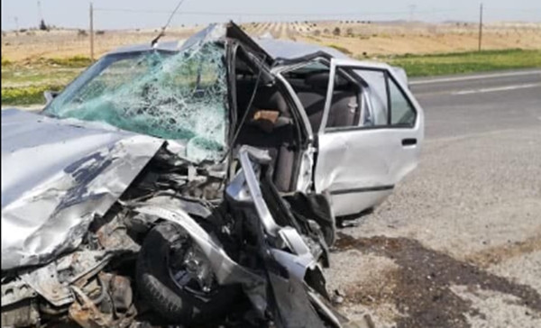 Otobüs otomobil ile çarpıştı: Yaralılar var