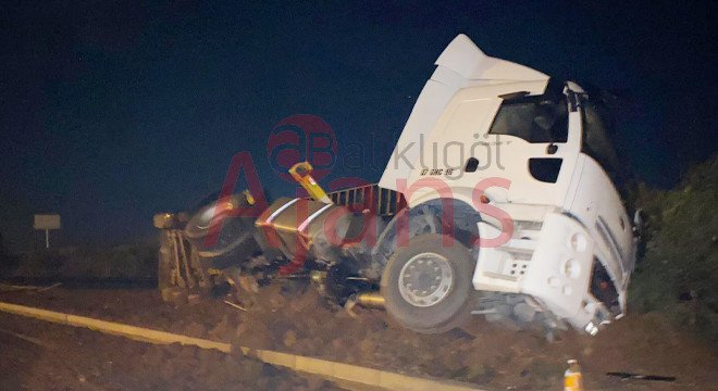 Şanlıurfa'da kaza: Kontrolden çıkan TIR devrildi
