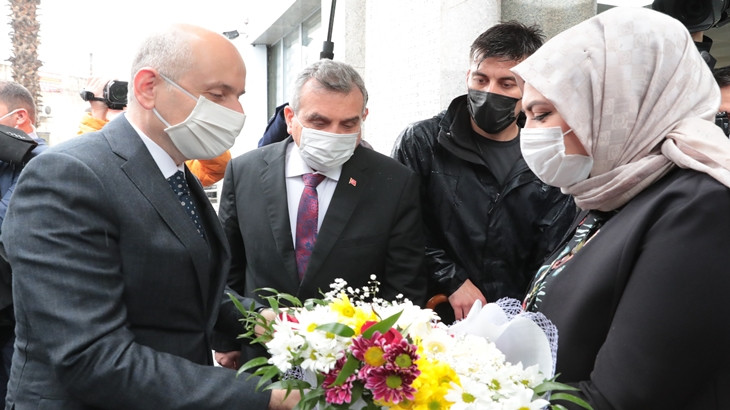 Bakan Karaismailoğlu Büyükşehir Belediyesini ziyaret etti