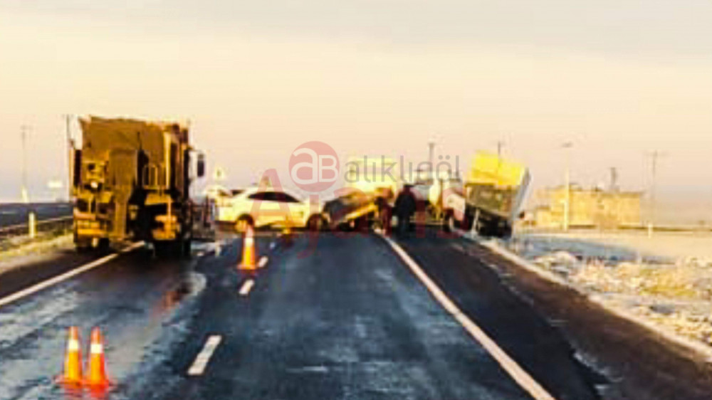 Siverek'te buzlanan yolda kaza: 2 yaralı