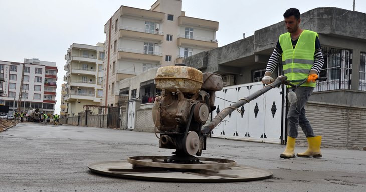 Siverek’te beton yol çalışması devam ediyor