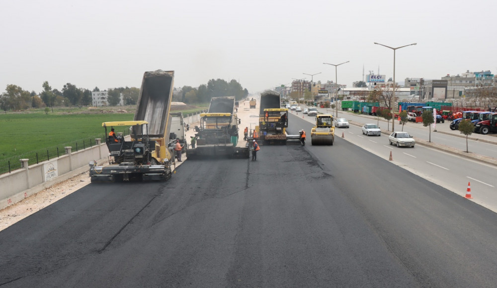 Akçakale yolunda asfaltlama çalışması