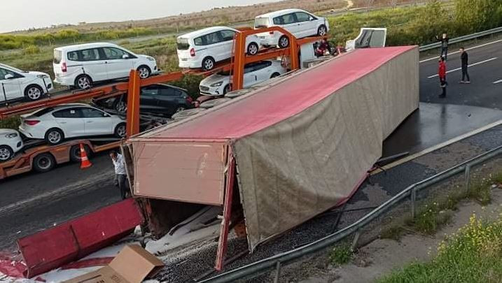 Şanlıurfa’da TIR devrildi