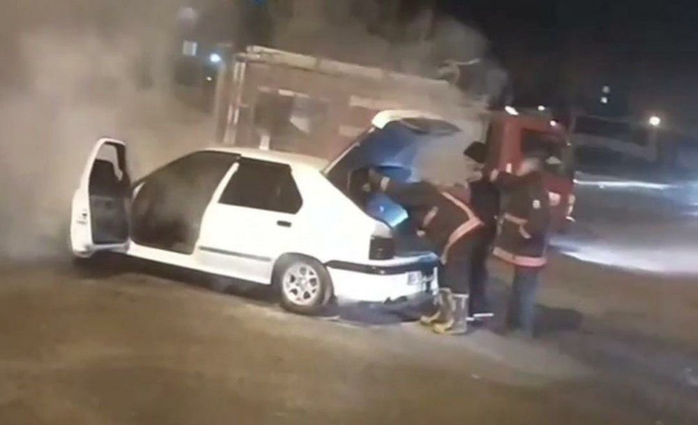 Siverek’te park halindeki araç alev aldı!