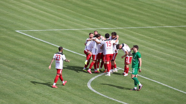 Karaköprü Belediyespor 3 puanı 4 golle aldı