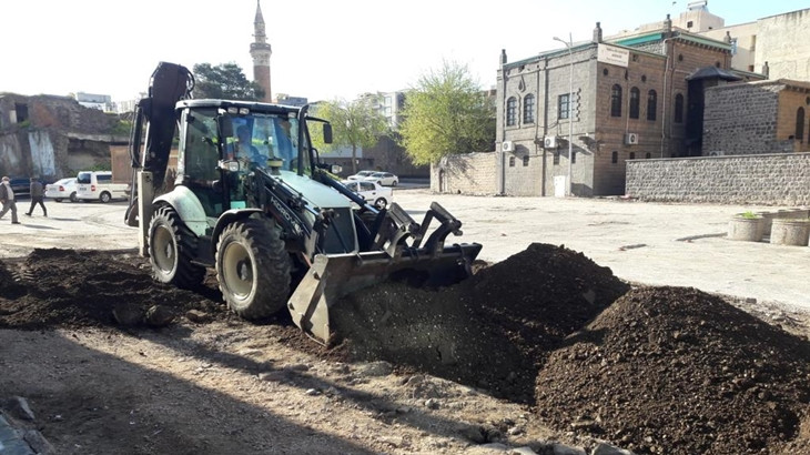 Siverek’te beton yol çalışmaları devam ediyor
