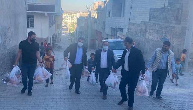 MHP Şanlıurfa İl Başkanlığı iftar yemeği dağıttı