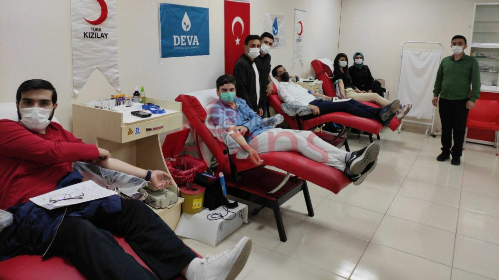 DEVA Partisi kan verme kampanyasına katıldı