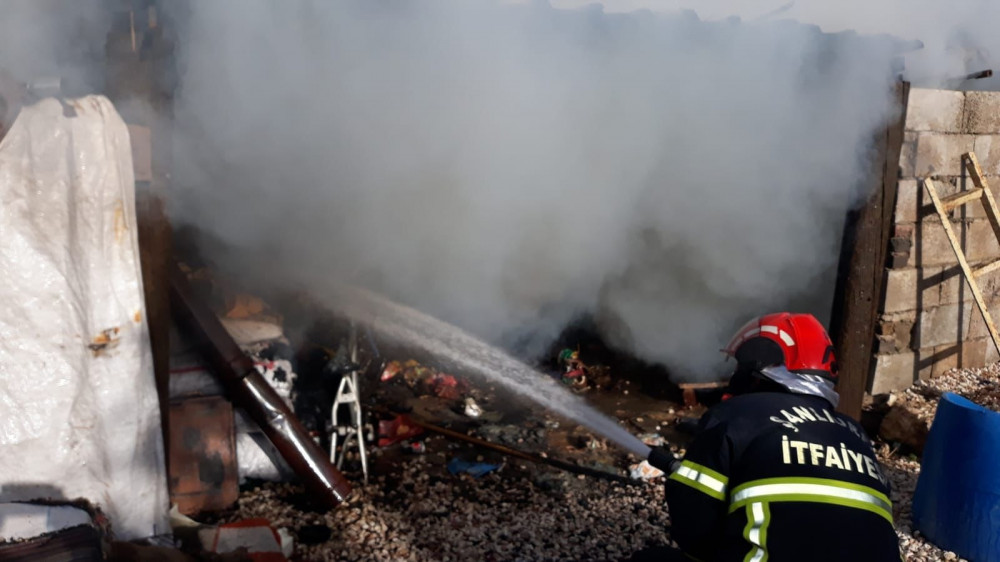 Harran’da korkutan yangın: Alevlere teslim oldu