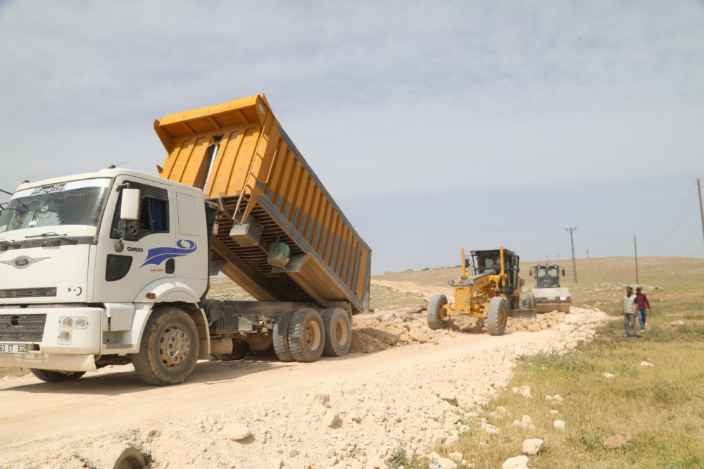Eyyübiye kırsalında yol yapım çalışması
