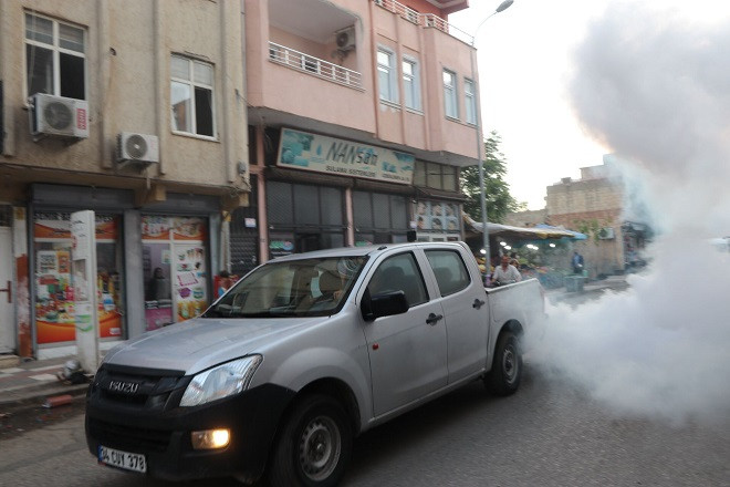 Viranşehir’de ilaçlama çalışmaları sürüyor