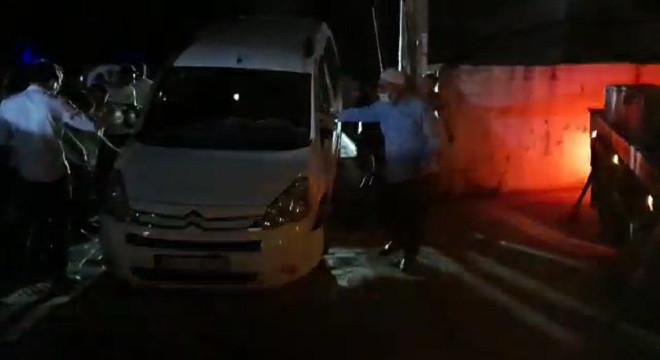 Şanlıurfa’da araç elektrik direğine çarptı!