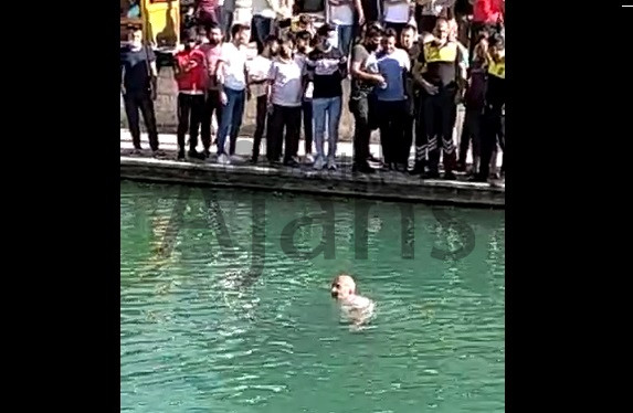 Balıklıgöl’e atladı! Ziyaretçiler şaştı kaldı