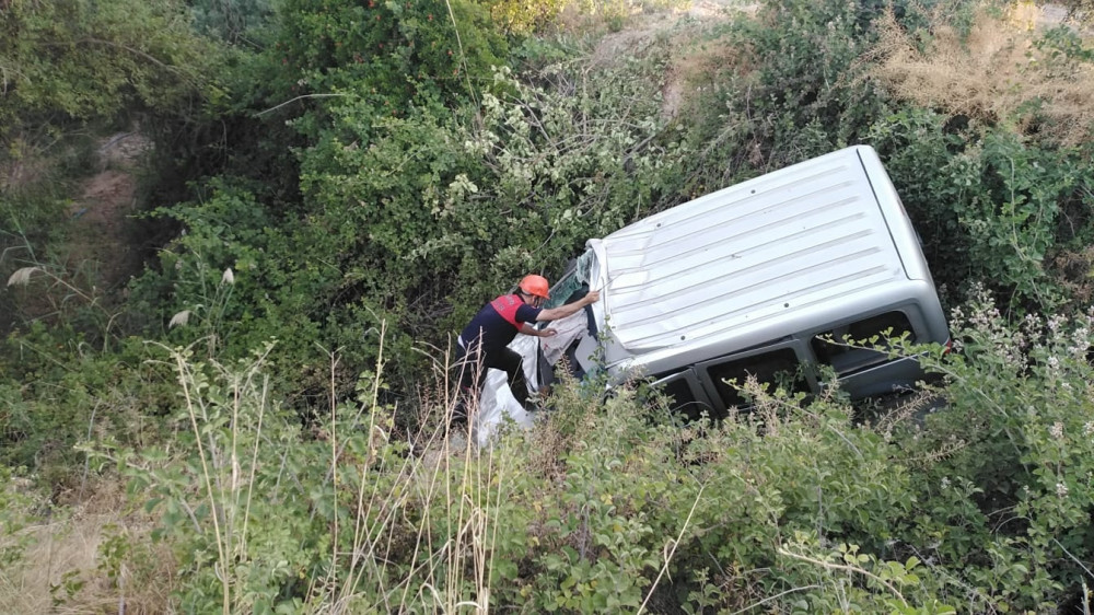 Urfa’da araç uçuruma uçtu: Yaralılar var