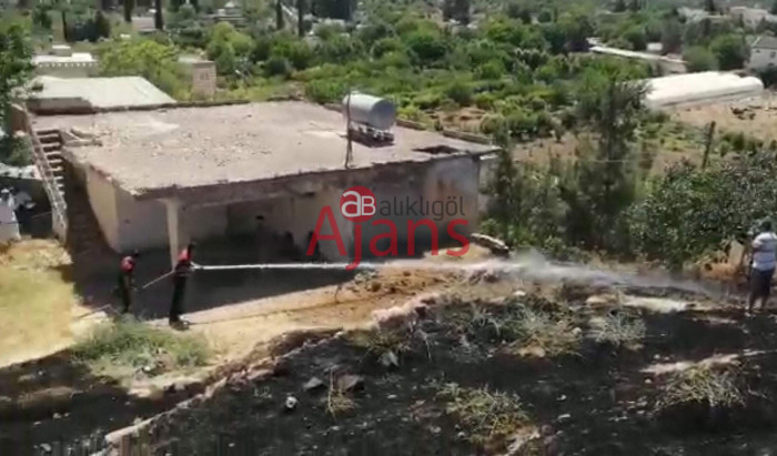 Urfa'da büyük yangın: Alevler mahalleye sıçradı