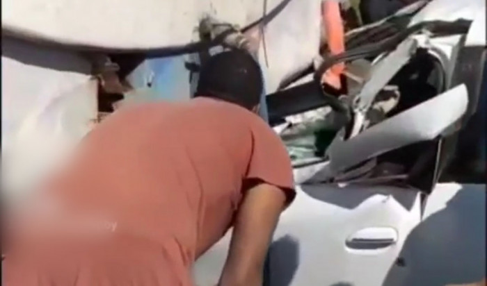 Kamyona arkadan çarpan sürücü can verdi