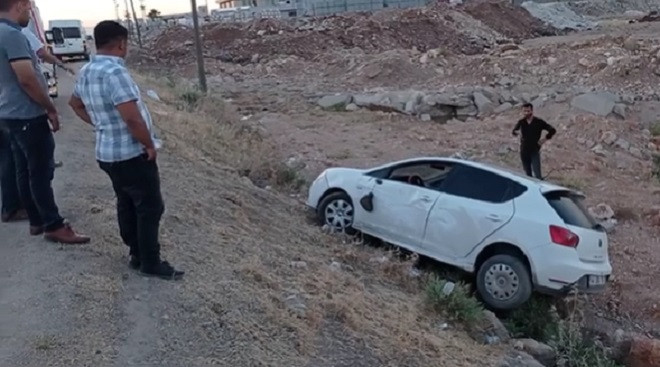 Şanlıurfa’da otomobil şarampole uçtu!