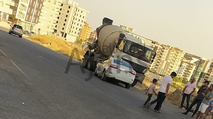 Ters yöne giren beton mikseri kazaya neden oldu