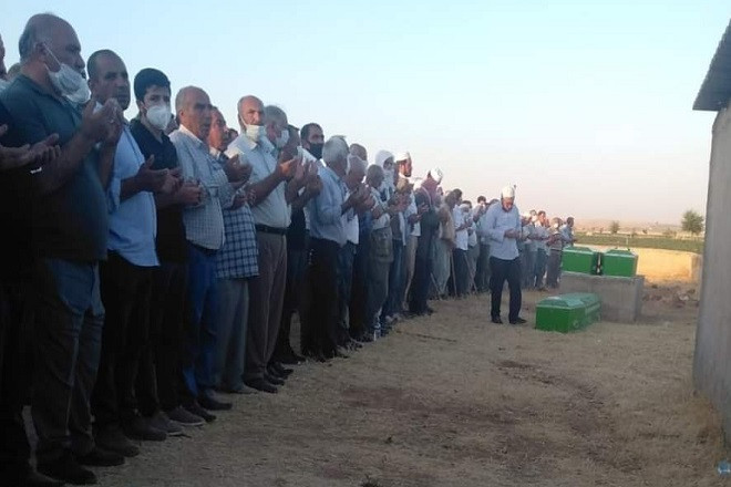 Silahlı kavgada ölen baba ve 2 oğlu toprağa verildi