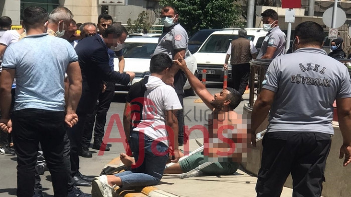Şanlıurfa'da dehşet anları: Bıçakla hastaneye geldi