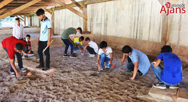 Çocuklara kültürel değerlerin önemi arkeolojik kazıyla anlatıldı