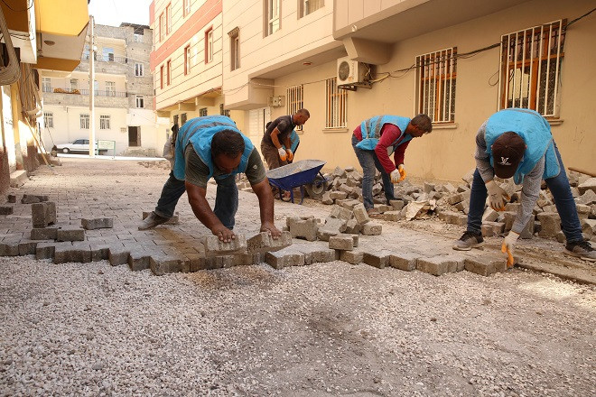 Haliliye’de 3 mahallede parke döşeme çalışması