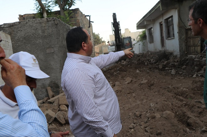 Viranşehir’de yol genişletme çalışması