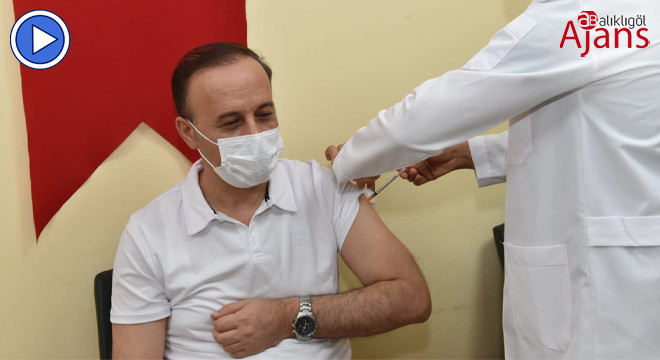 Üçüncü doz aşısını yaptıran Vali Erin’den Şanlıurfalılara çağrı