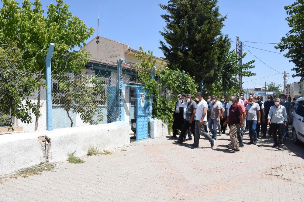 Hilvan'da çiftçiler DEDAŞ'a yürüdü