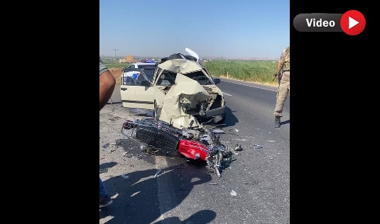 Urfa'da feci kaza! Otomobil motosikleti ezdi
