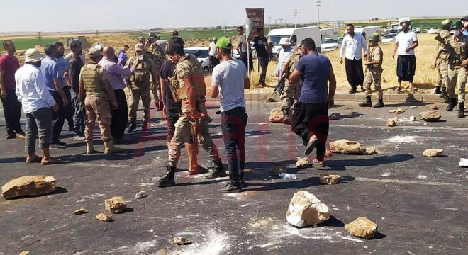 Viranşehir'de elektrik kesintilerine tepki: Karayolunu kapattılar