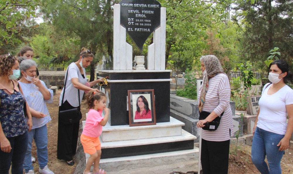 KESK kurucularından Sevil Erol mezarı başında anıldı