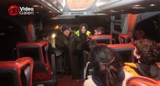 Beyazgül karda mahsur kalan ailenin yardımına koştu