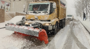 Büyükşehir karla mücadeleyi sürdürüyor