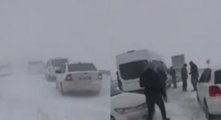 Diyarbakır karayolunda kaza! Yol trafiğe kapandı