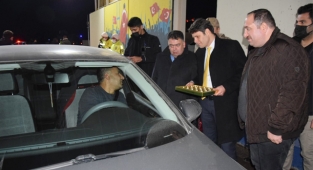 Ekinci ve Çengel sahadaki personelin yeni yılını kutladı