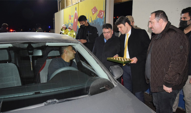 Ekinci ve Çengel sahadaki personelin yeni yılını kutladı