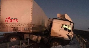 GAP Havalimanı mevkisinde 4 tır kaza yaptı