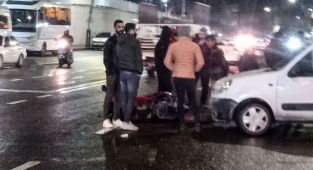 Hafif ticari araç ile motosiklet çarpıştı! 1 yaralı