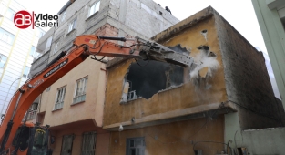 Haliliye’de vatandaş istiyor, belediye yıkıyor!