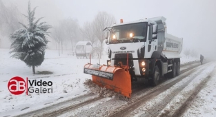 Karaköprü’de kar mesaisi sürüyor 