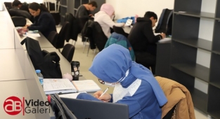 Karaköprü okuma salonlarında geleceğe hazırlanıyorlar