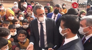 Milli Eğitim Bakanı Özer, Şanlıurfa'da müdürlere fırça attı