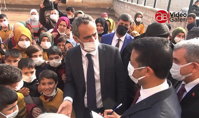 Milli Eğitim Bakanı Özer, Şanlıurfa'da müdürlere fırça attı