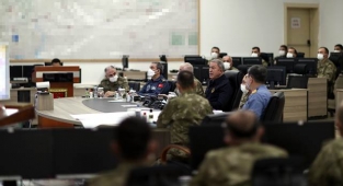 Millî Savunma Bakanı Hulusi Akar, yeni yıla Şanlıurfa'da girdi